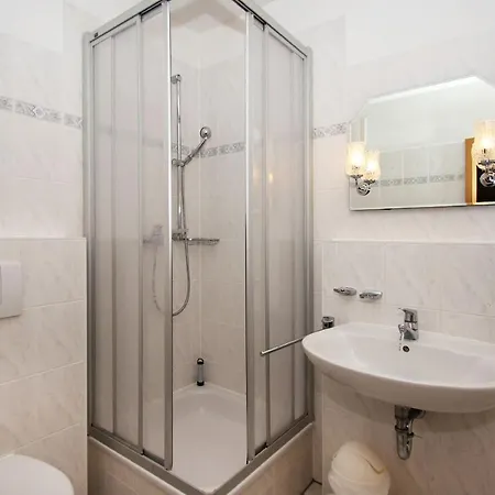 Balkon, gratis Nutzung vom AHOI Erlebnisbad und Sauna in Sellin - Villa Karola FeWo 09 Apartment *